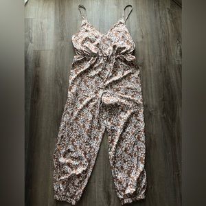 3XL Shein jumpsuit, Color: gold and white